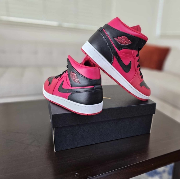 Red Air Jordan 1 Men's 12.5 - Picture 2 of 6